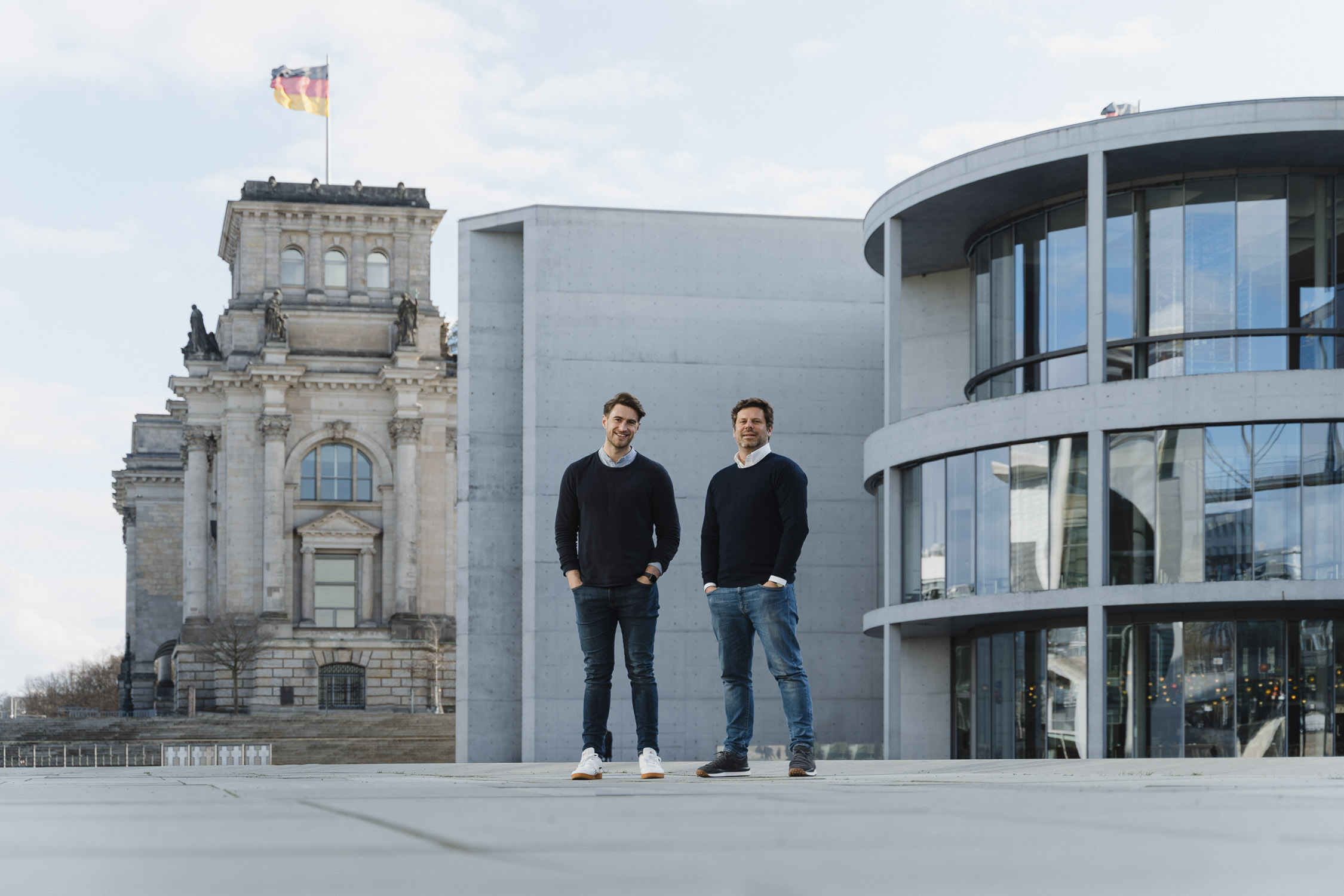 Fotoshooting David Kohlruss Regierungsviertel Paul-Löbe-Haus Berlin Portrait Bewerbungsfoto
