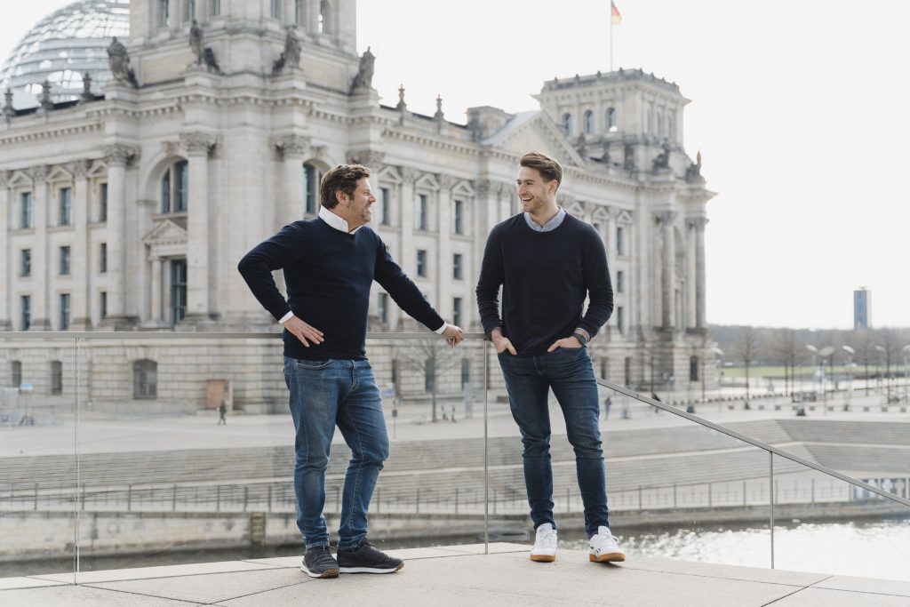 Fotoshooting David Kohlruss Regierungsviertel Marie-Elisabeth-Lüders-Haus Berlin Portrait Bewerbungsfoto Reichstag