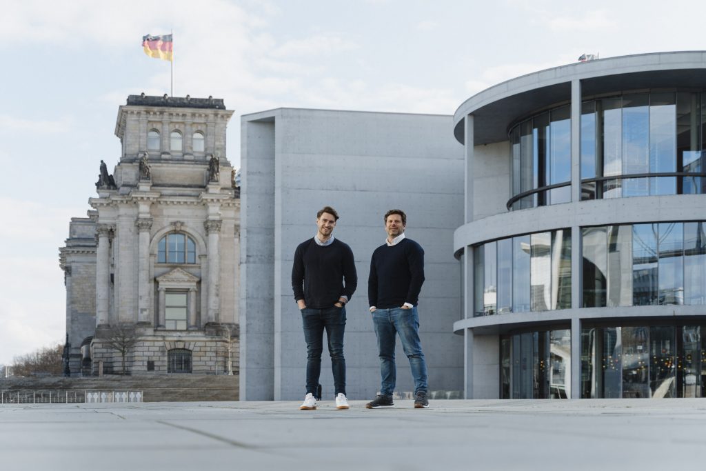 Fotoshooting David Kohlruss Regierungsviertel Marie-Elisabeth-Lüders-Haus Berlin Portrait Bewerbungsfoto Reichstag